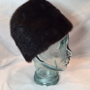 Excellent condition mink hat black red tones